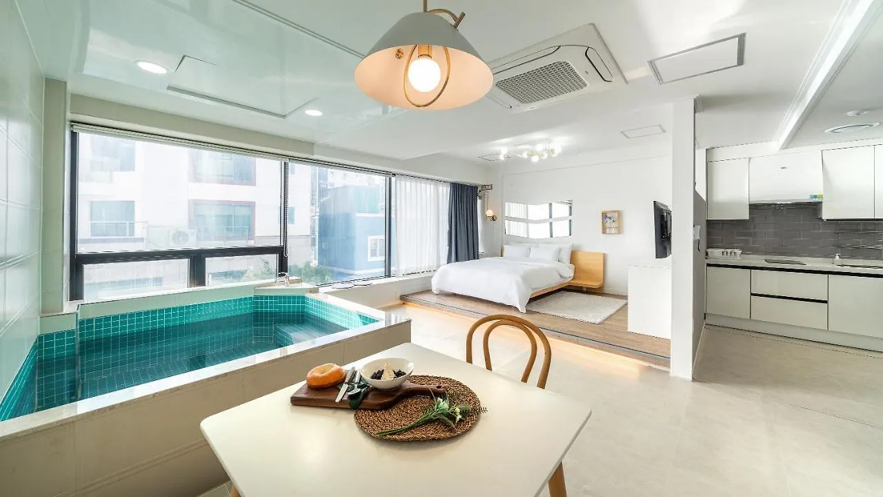 Busan Graysands 0*,